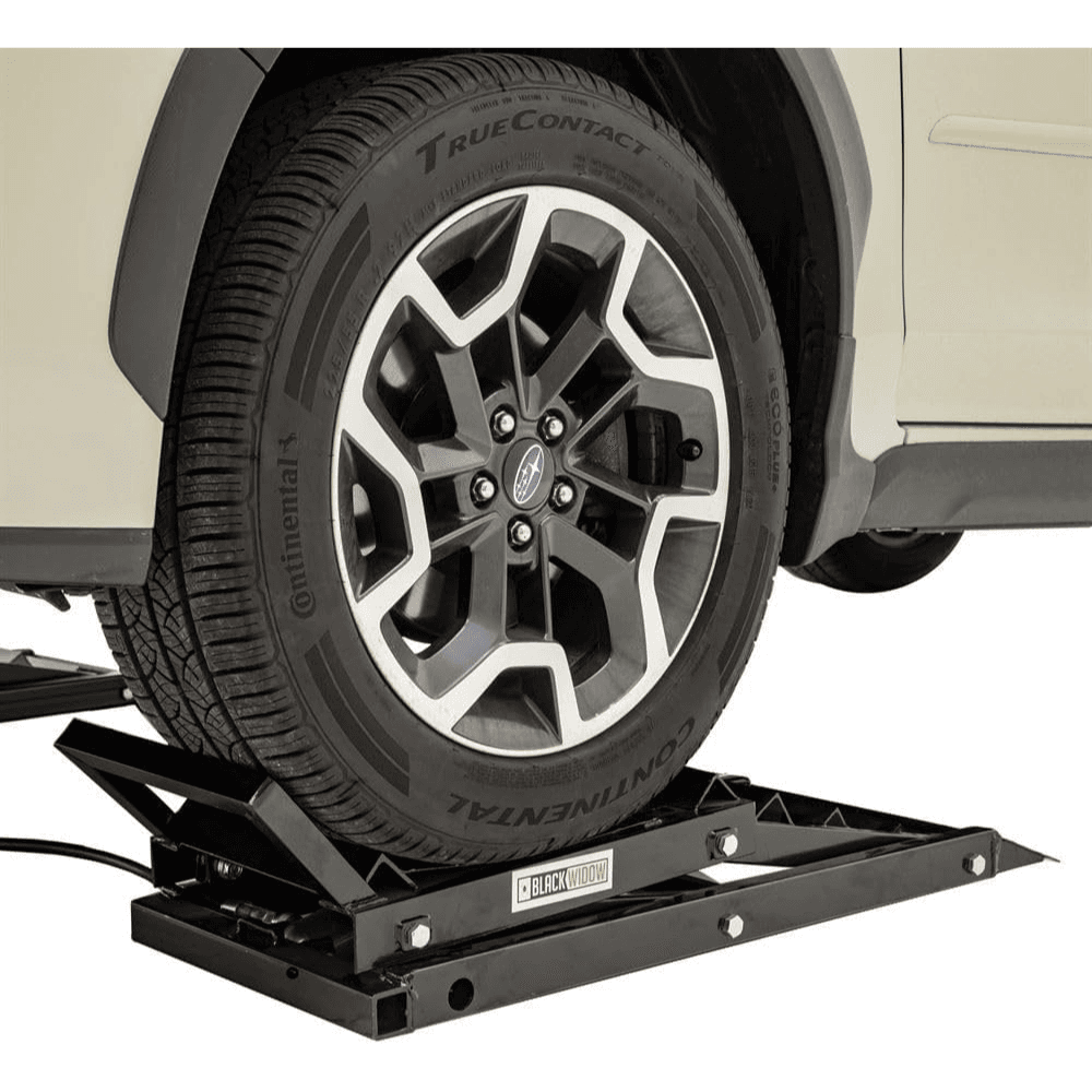 Black Widow 1360.8 kg Hydraulic Underbody Car Lift with Ramp