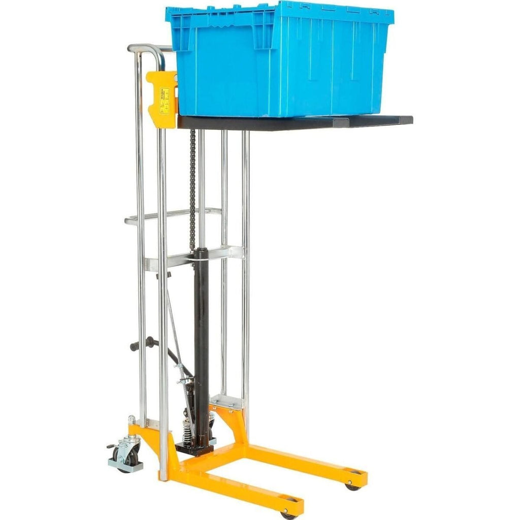 Global Industrial 988935 399.2 kg Manual Lift Stacker